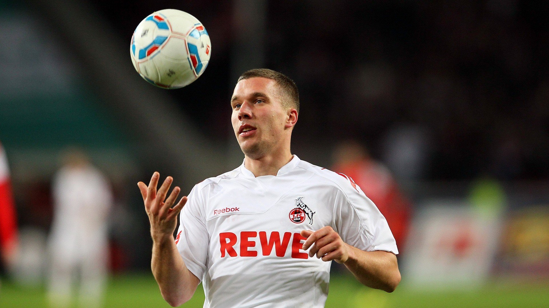 球迷疯狂讨论：本周最精彩足球比赛